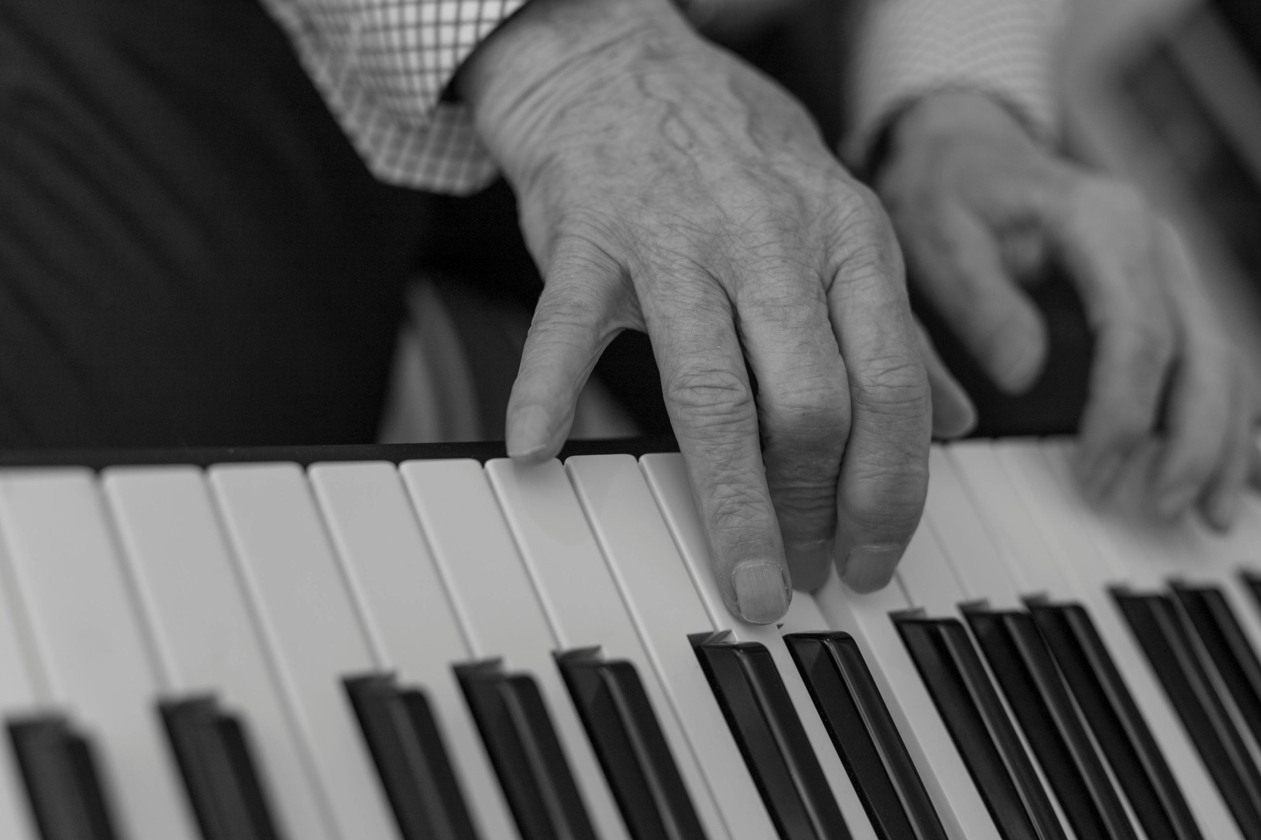 Benefits of Music Therapy for Seniors: Healing Through Sound