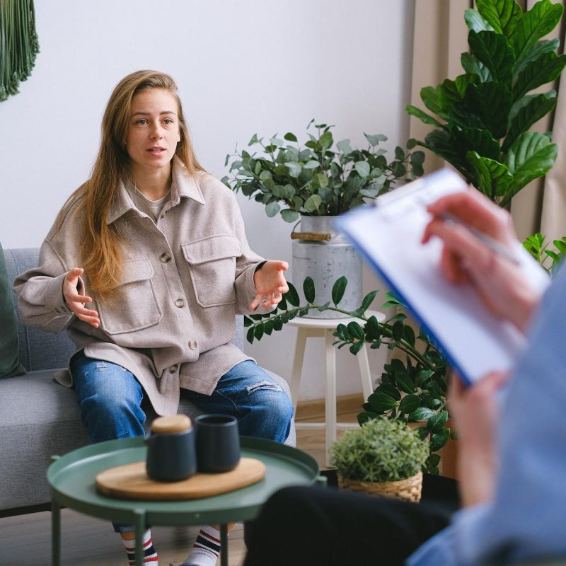 Self Help vs Therapy for Mental Health: Which One is Right for You?